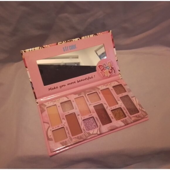 S.F.R Color Doughnut Eyeshadow Palette - Picture 1 of 3